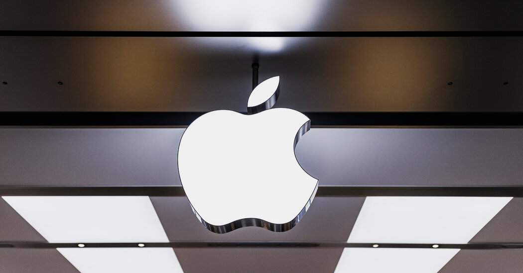 Apple Workers at Maryland Store Vote to Unionize, a First in the U.S.