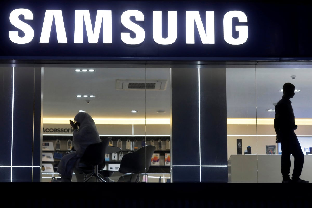 Samsung, Axis Bank Launch Credit Card With Year-Long Cashback Discounts: All Details